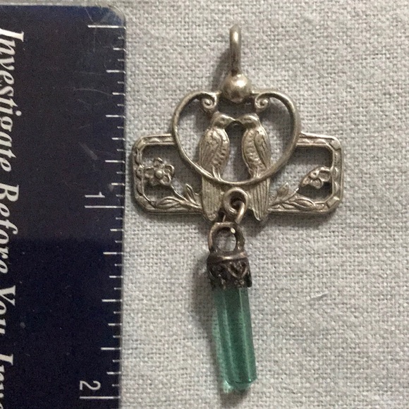 Vintage Lovebirds pewter pendant W/Emrald Crystal - Picture 6 of 6